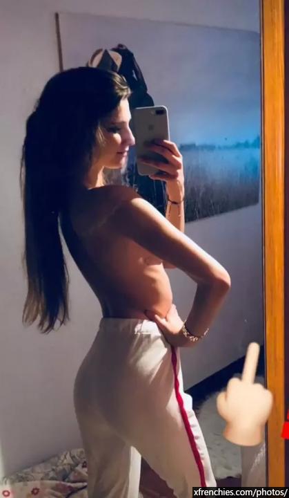 Marie 19 years old, her sexy pictures n°12