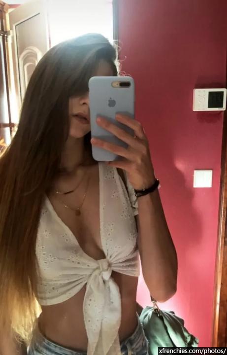19 year old French girl shares her secret sexy pictures n°13
