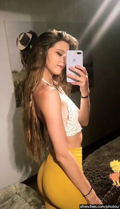 Marie 19 years old, her sexy pictures n°14